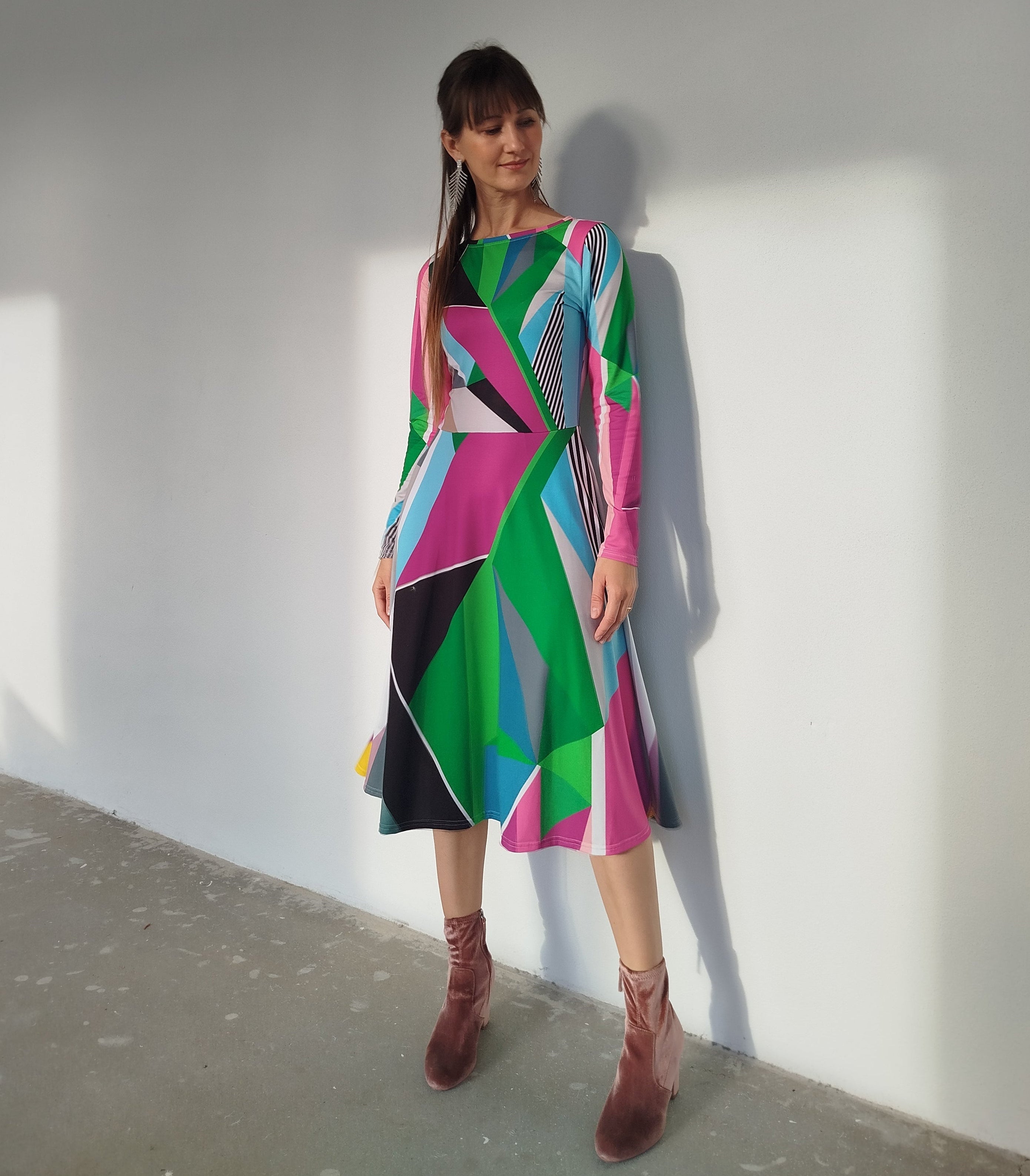 Woman wearing colorful geometric green Multicolored midi dress with long sleeves and pockets